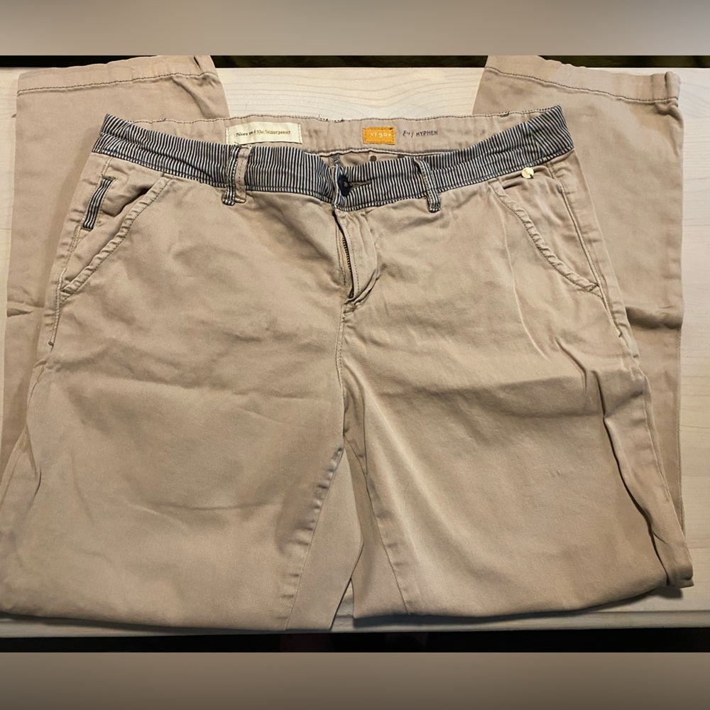 Straight-legged boyfriend fit chinos with navy seersucker accents